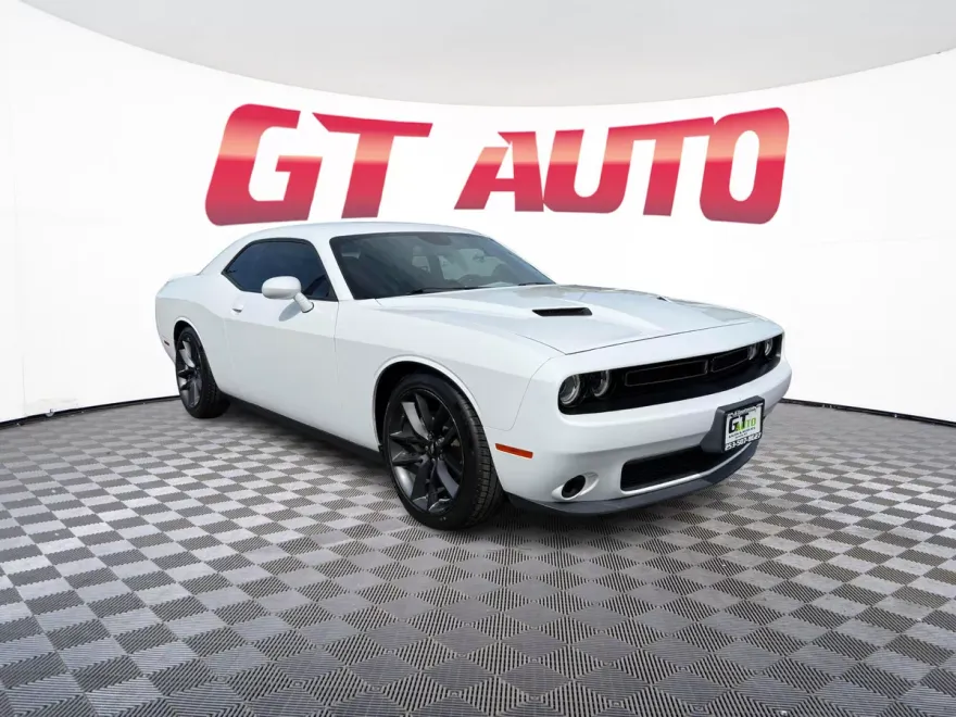 2019 Dodge Challenger SXT photo 1