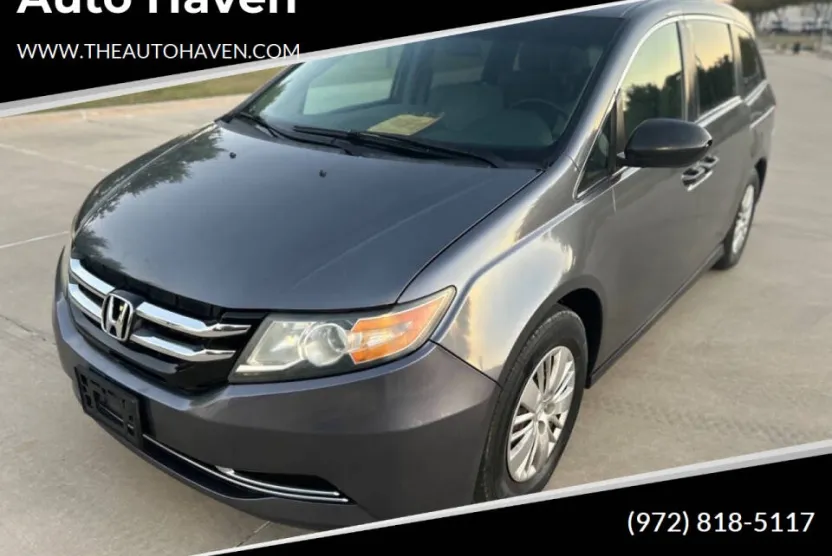 2016 Honda Odyssey LX photo 1