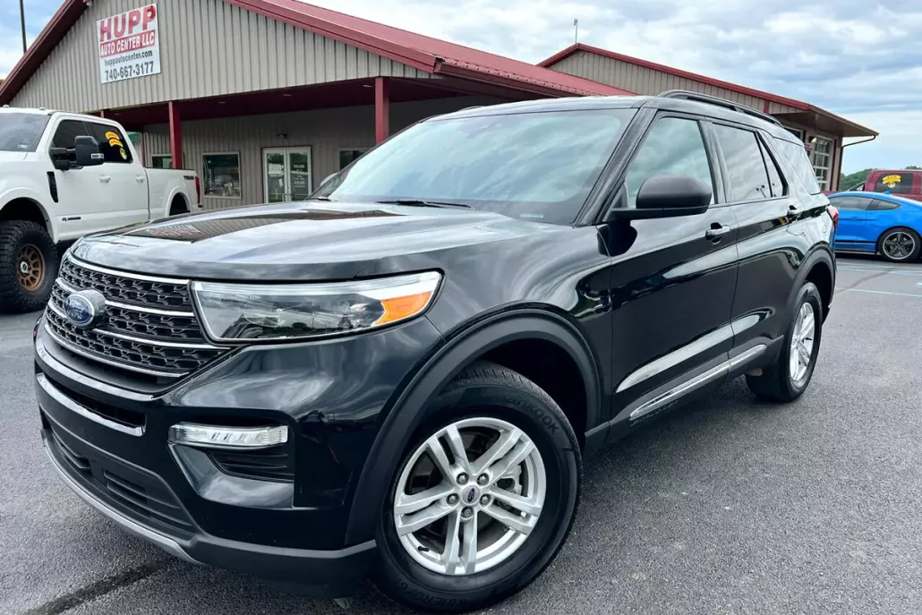 2023 Ford Explorer XLT photo 1