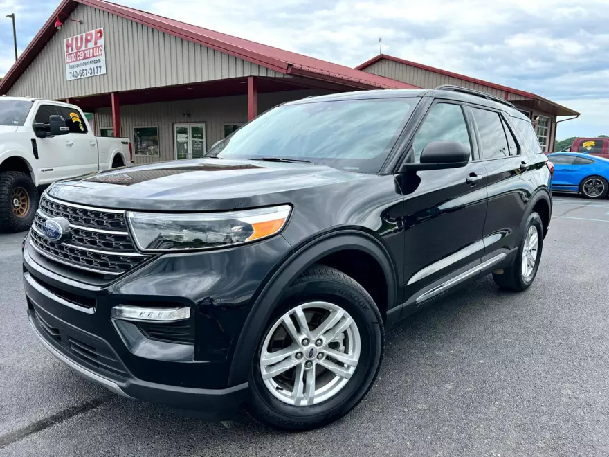 2023 Ford Explorer XLT photo 1
