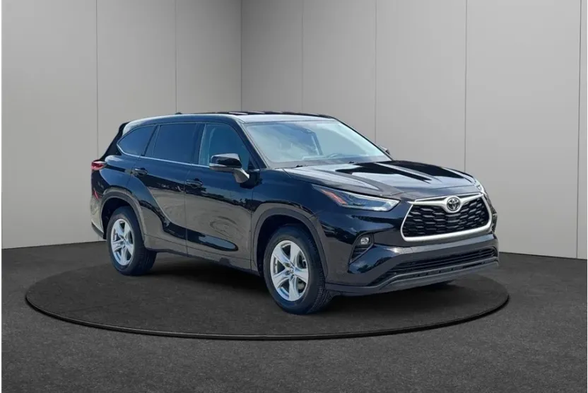2021 Toyota Highlander LE Sport photo 1