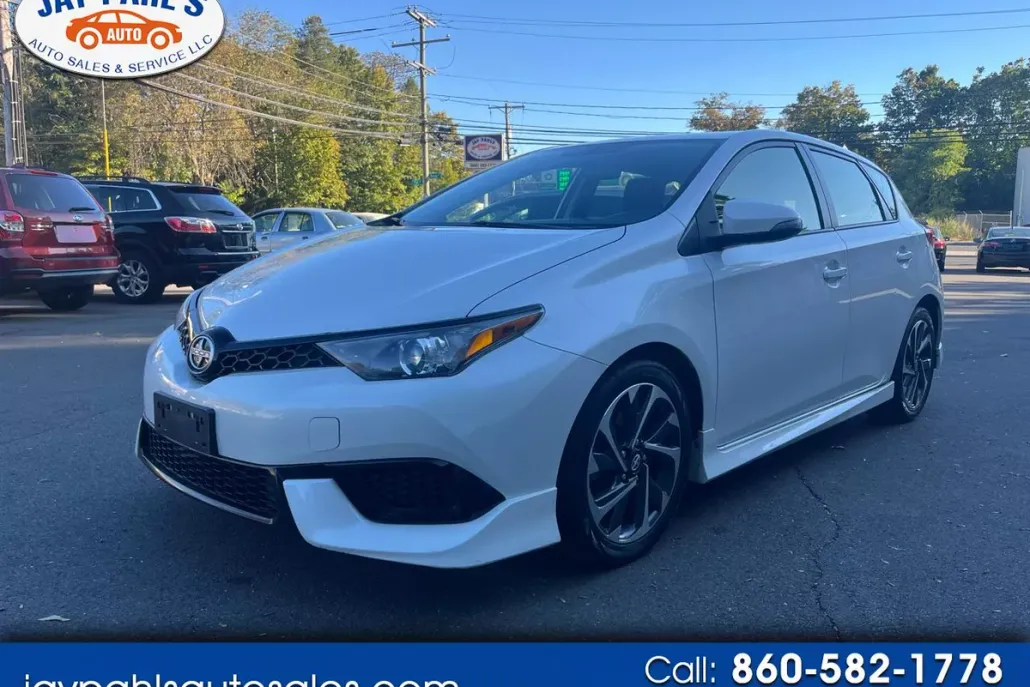 2016 Scion iM Base photo 1