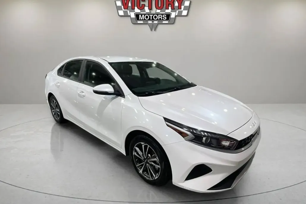2023 Kia Forte LXS photo 1