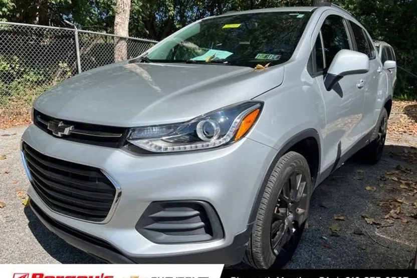 2022 Chevrolet Trax LT photo 1