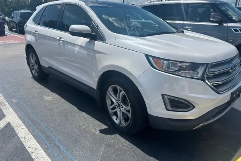 2016 Ford Edge Titanium photo 1
