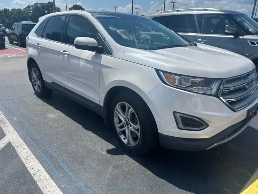 2016 Ford Edge Titanium photo 1