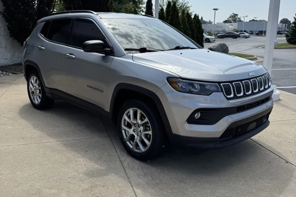 2022 Jeep Compass Latitude Lux photo 1