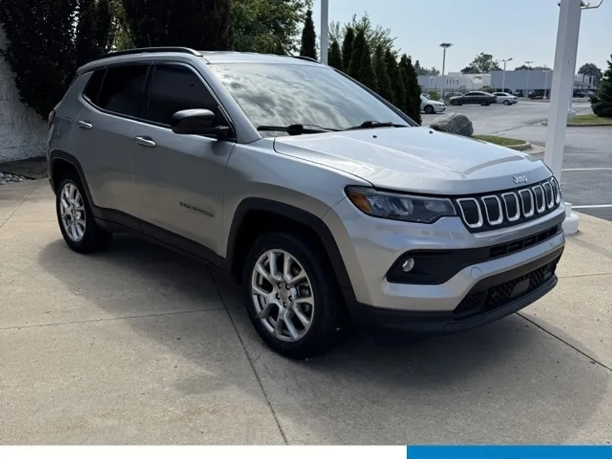 2022 Jeep Compass Latitude Lux photo 1