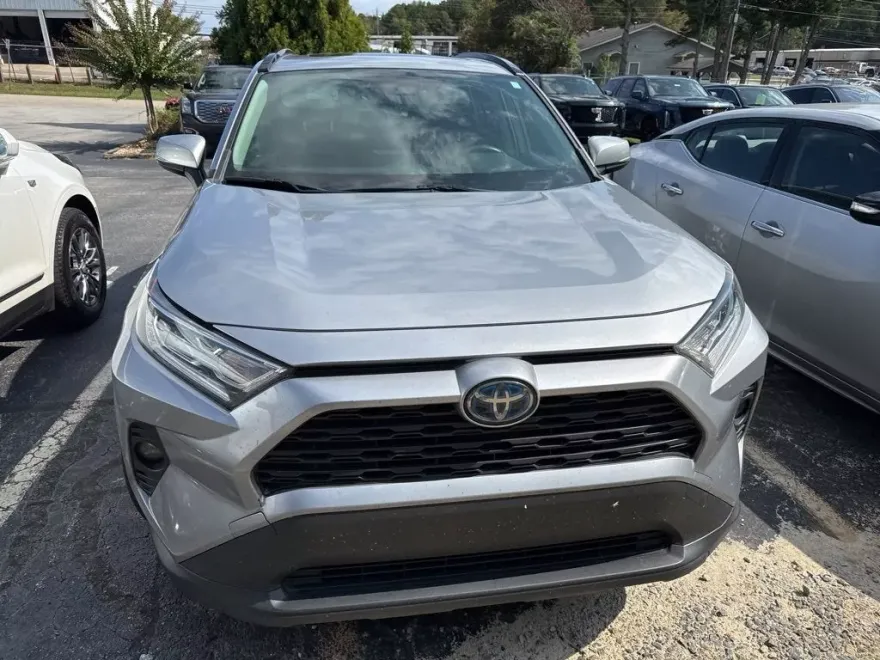 2020 Toyota RAV4 Hybrid XLE photo 1
