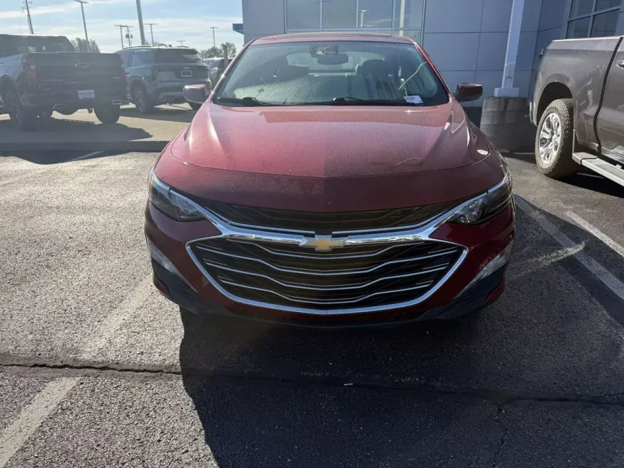 2021 Chevrolet Malibu 1LT photo 1