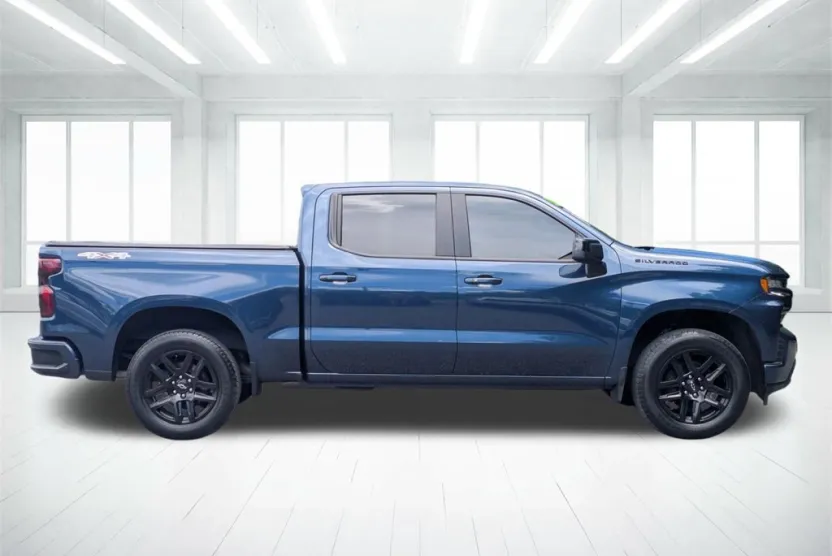 2022 Chevrolet Silverado RST photo 1