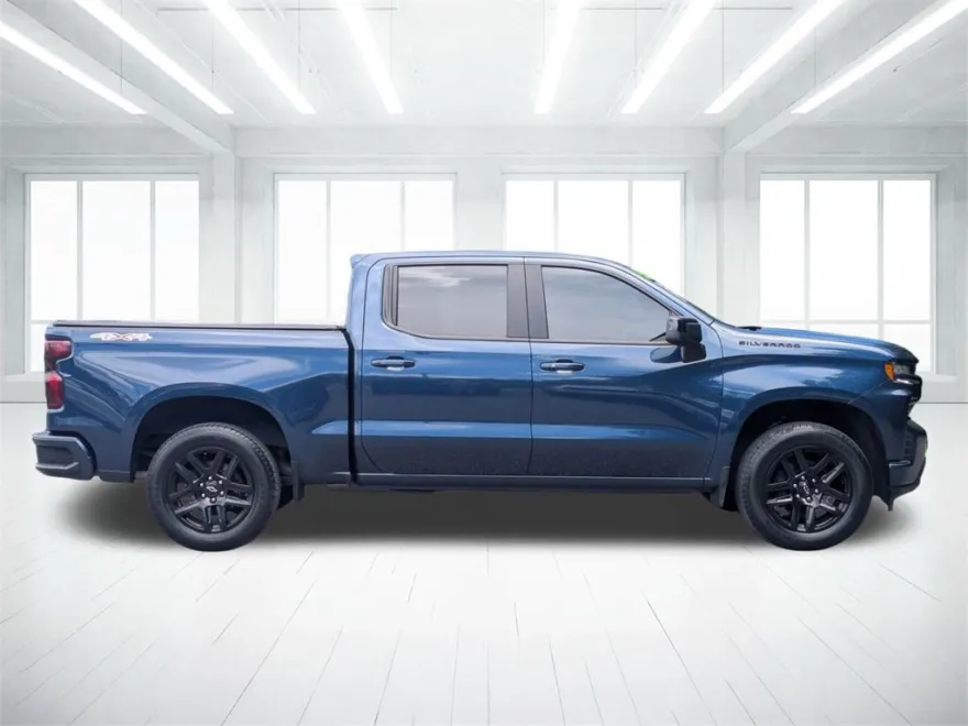 2022 Chevrolet Silverado RST photo 1