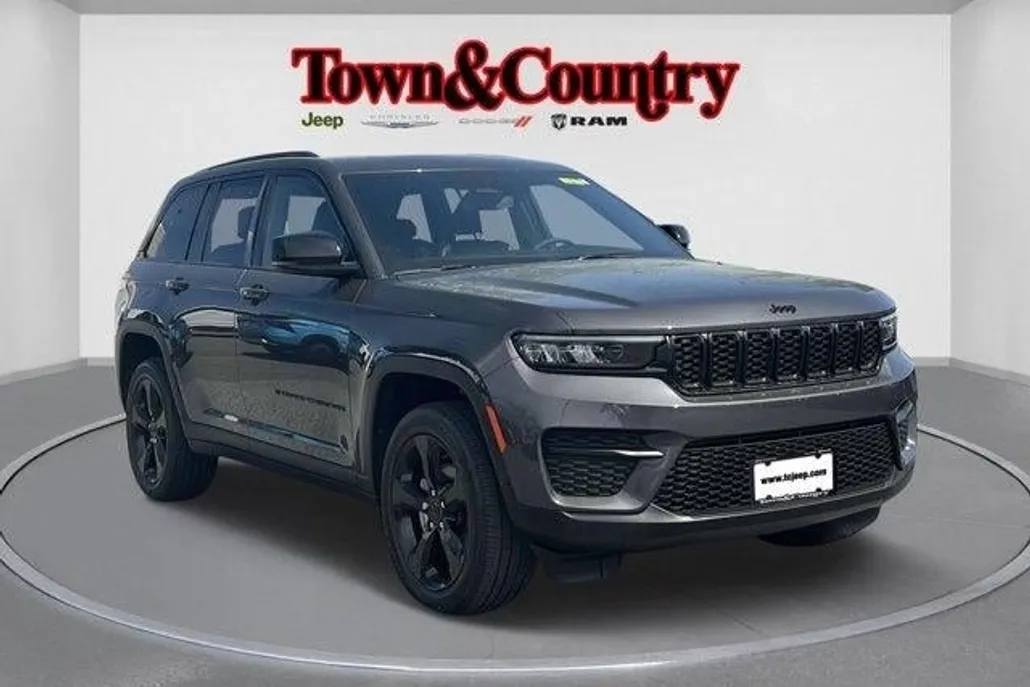 2023 Jeep Grand Cherokee Altitude photo 1