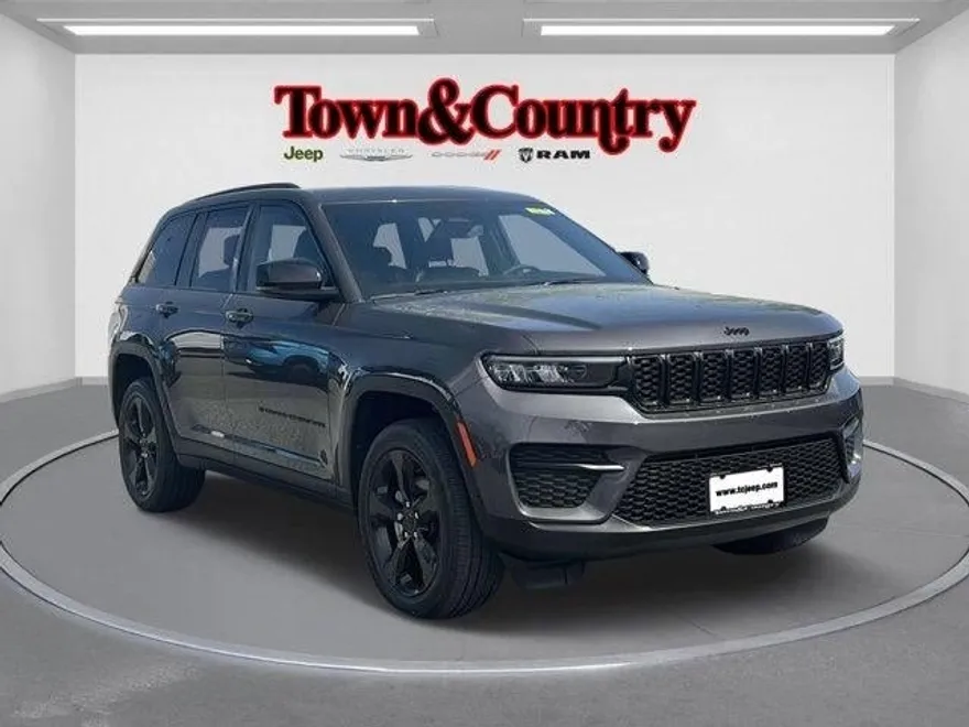 2023 Jeep Grand Cherokee Altitude photo 1