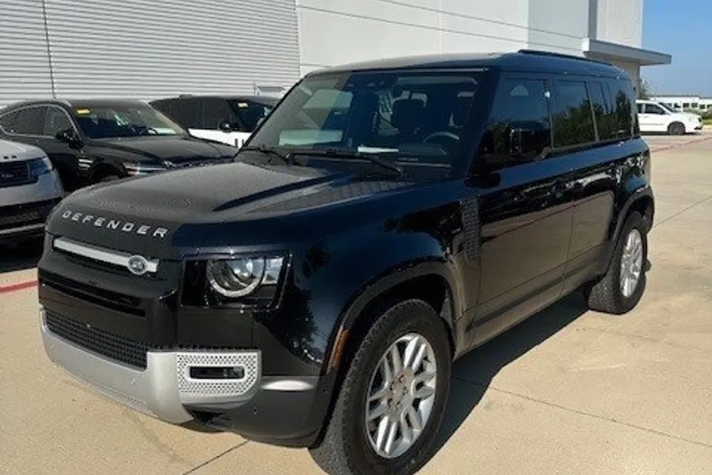 2025 Land Rover Defender 110 S photo 1