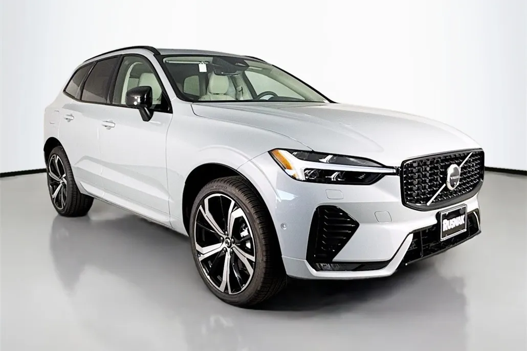 2025 Volvo XC60 B5 photo 1