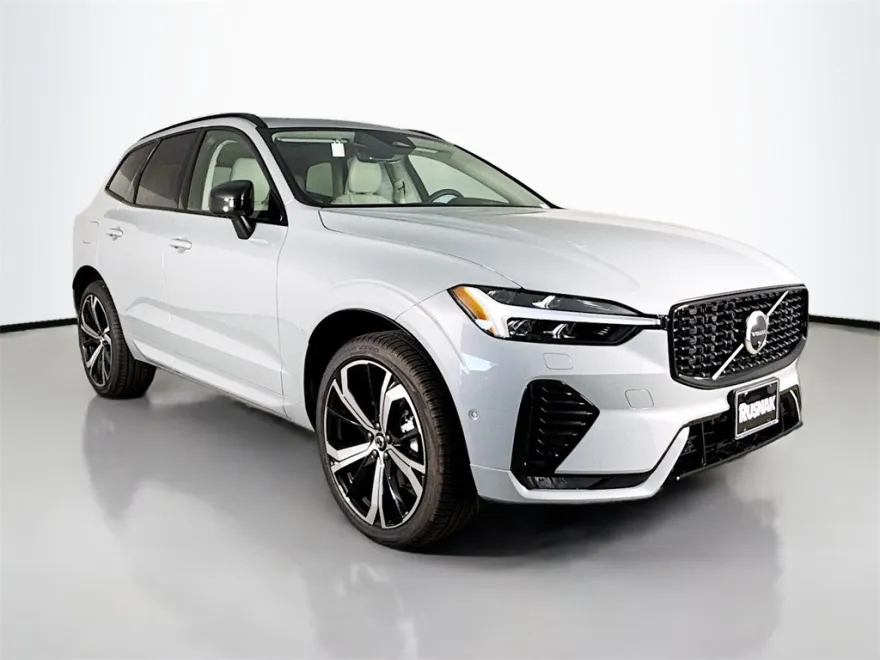 2025 Volvo XC60 B5 photo 1