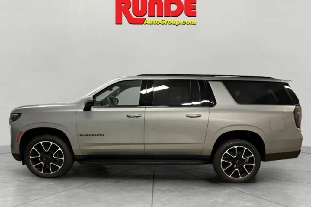 2025 Chevrolet Suburban RST photo 1