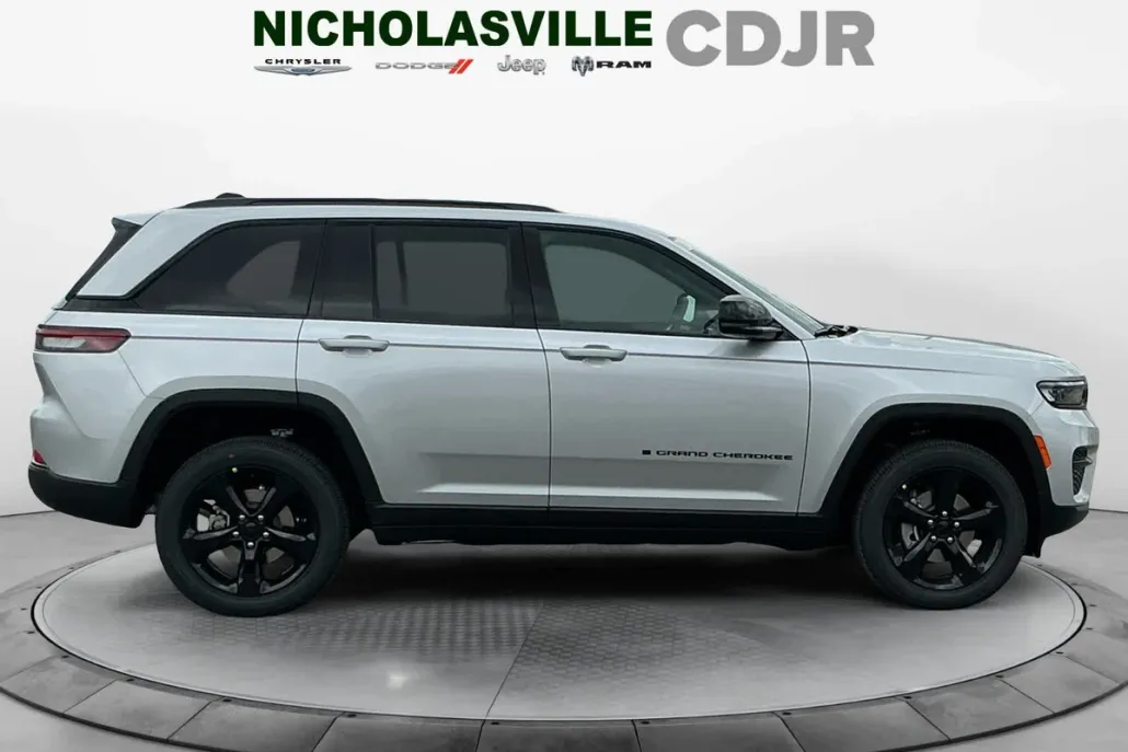 2025 Jeep Grand Cherokee Altitude photo 1