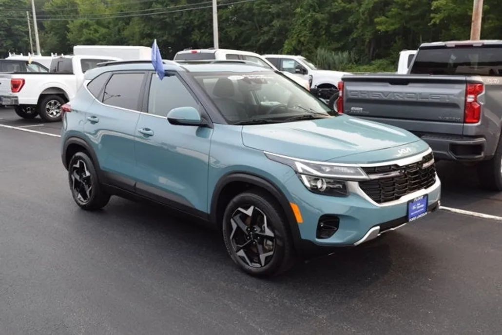 2024 Kia Seltos EX photo 1
