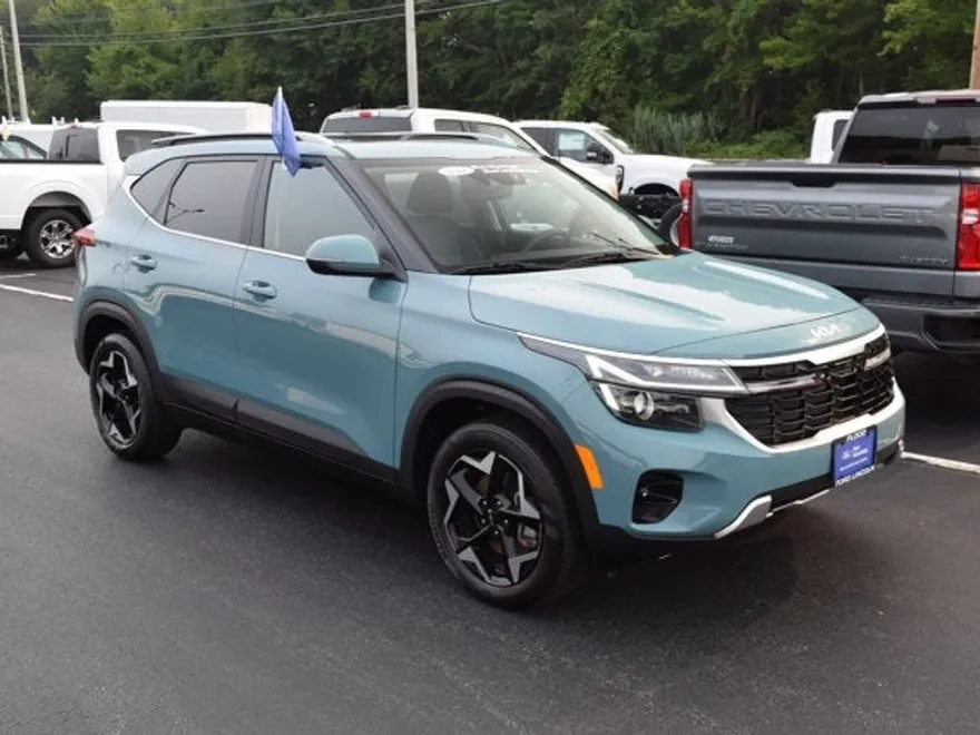 2024 Kia Seltos EX photo 1