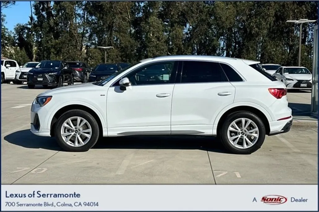 2022 Audi Q3 45 TFSI S line Premium photo 1