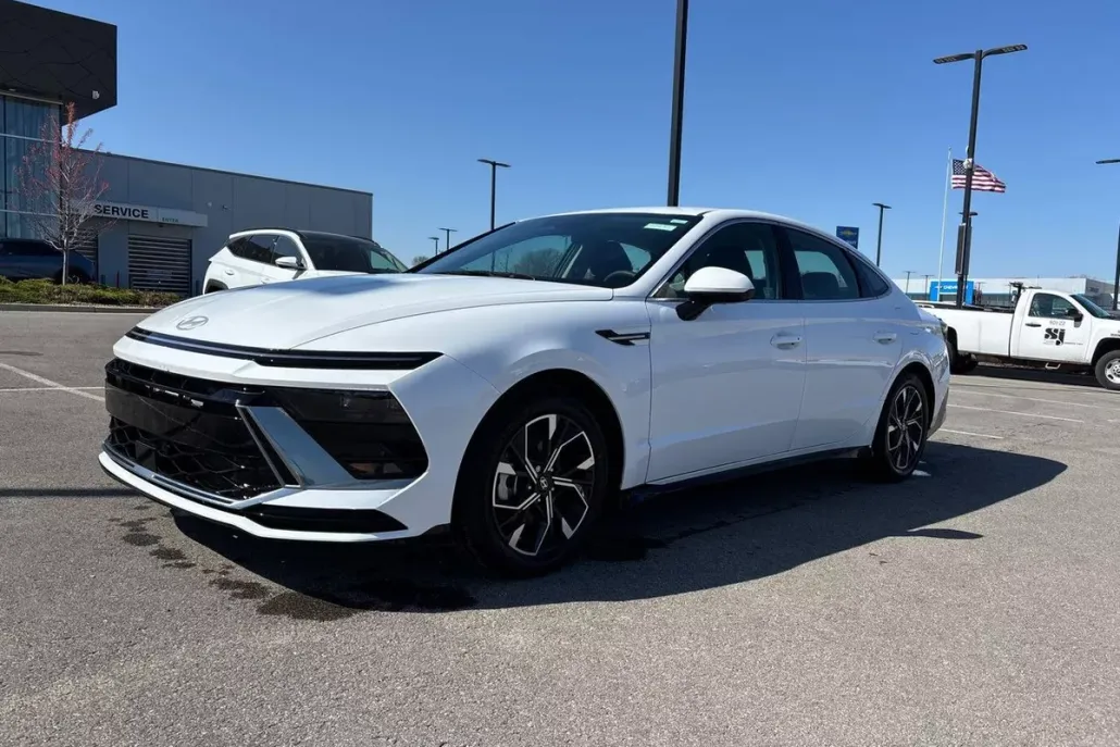 2025 Hyundai Sonata SEL photo 1