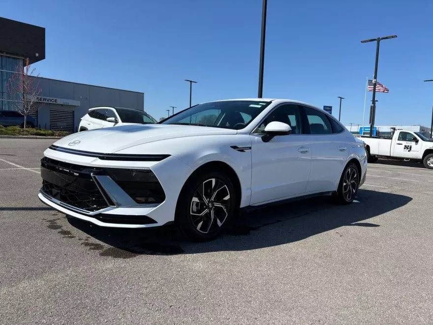 2025 Hyundai Sonata SEL photo 1