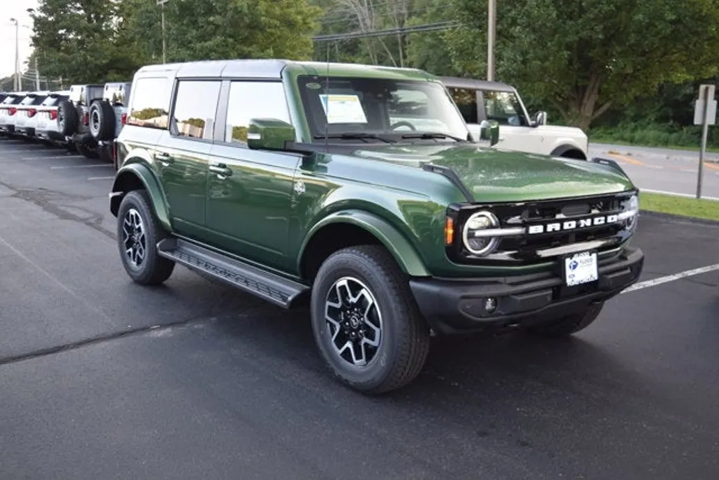 2025 Ford Bronco Outer Banks photo 1