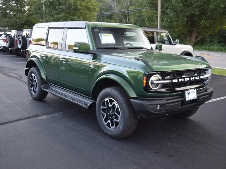 2025 Ford Bronco Outer Banks photo 1