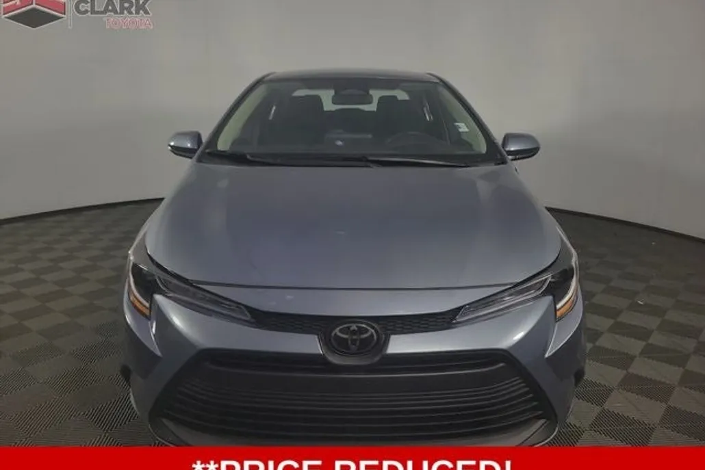 2024 Toyota Corolla LE photo 1