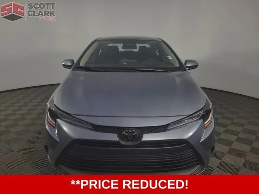 2024 Toyota Corolla LE photo 1
