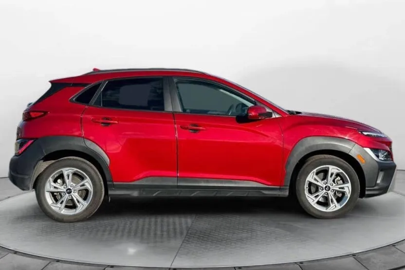 2022 Hyundai Kona SEL photo 1