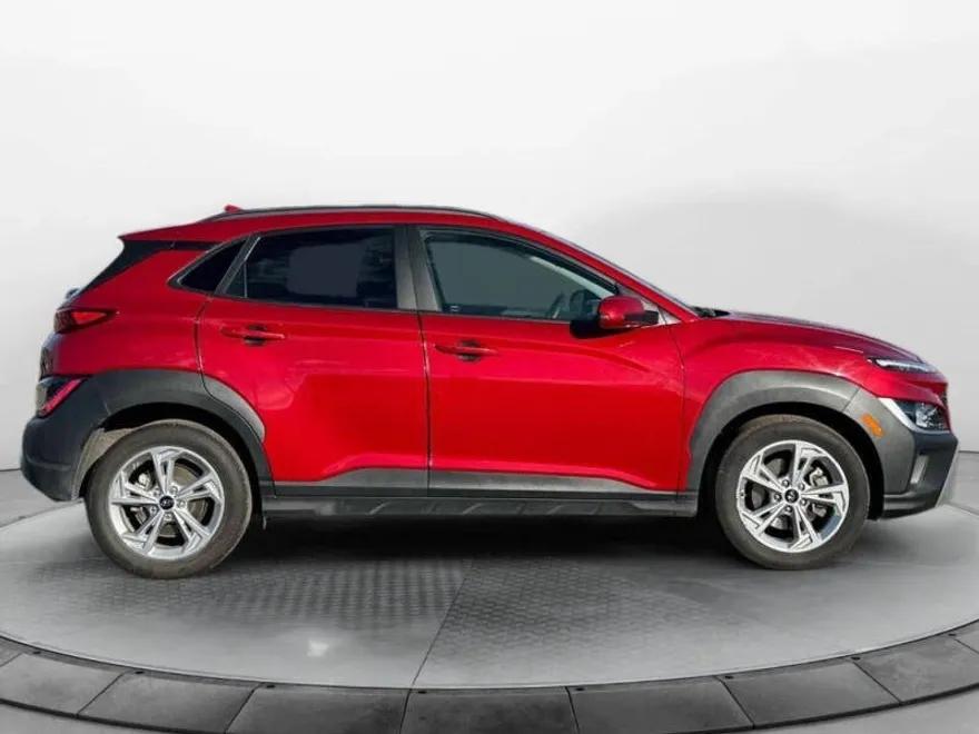 2022 Hyundai Kona SEL photo 1