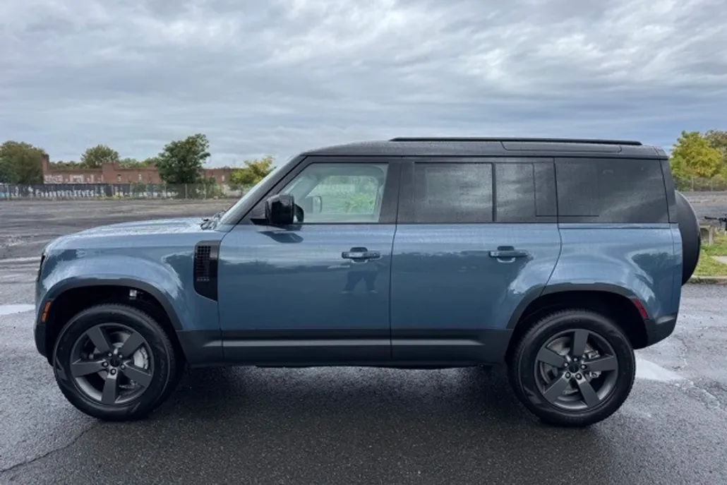 2026 Land Rover Defender 110 S photo 1