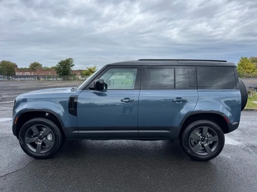2026 Land Rover Defender 110 S photo 1