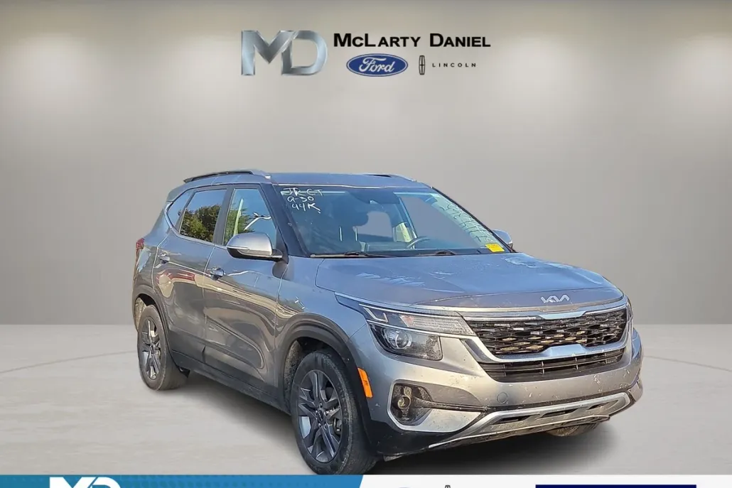 2023 Kia Seltos S photo 1