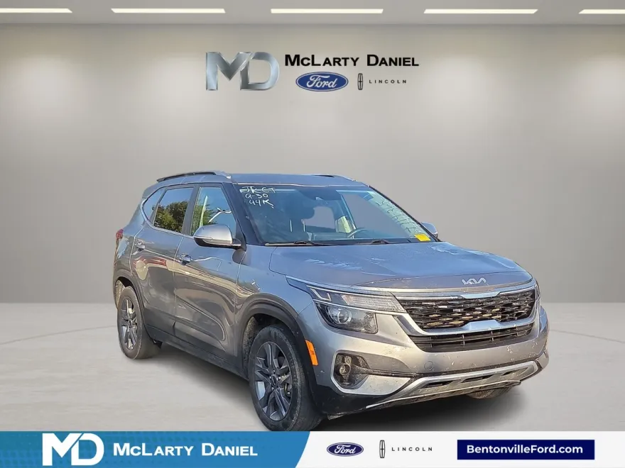 2023 Kia Seltos S photo 1