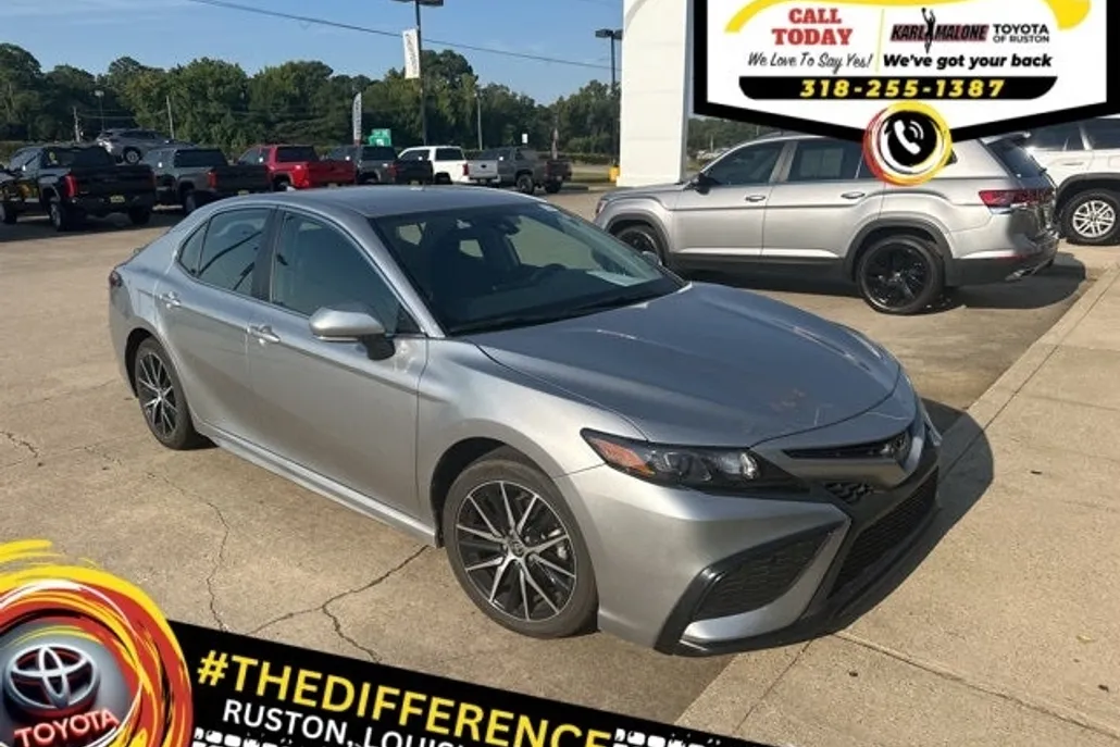 2024 Toyota Camry SE photo 1