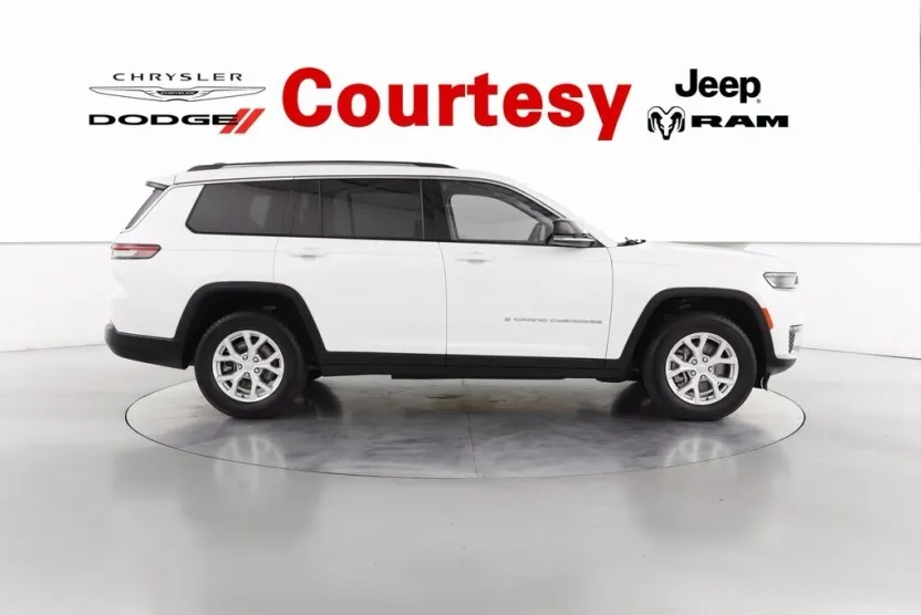 2023 Jeep Grand Cherokee Limited photo 1