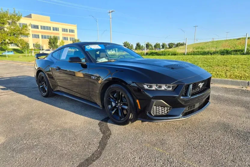 2025 Ford Mustang GT photo 1