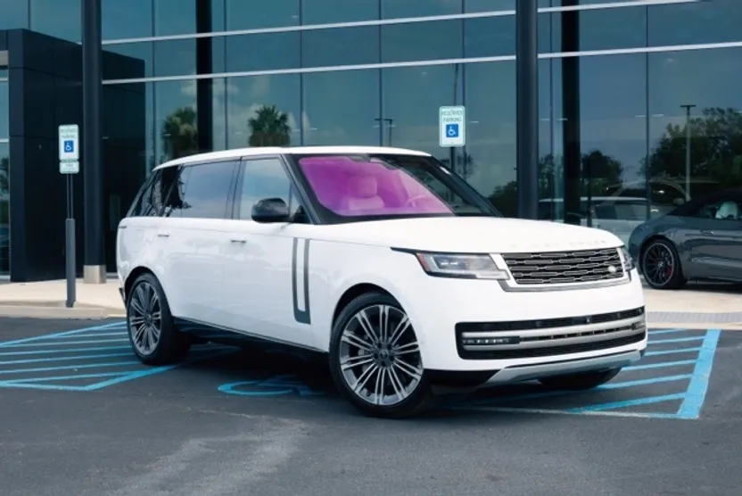 2023 Land Rover Range Rover SE photo 1