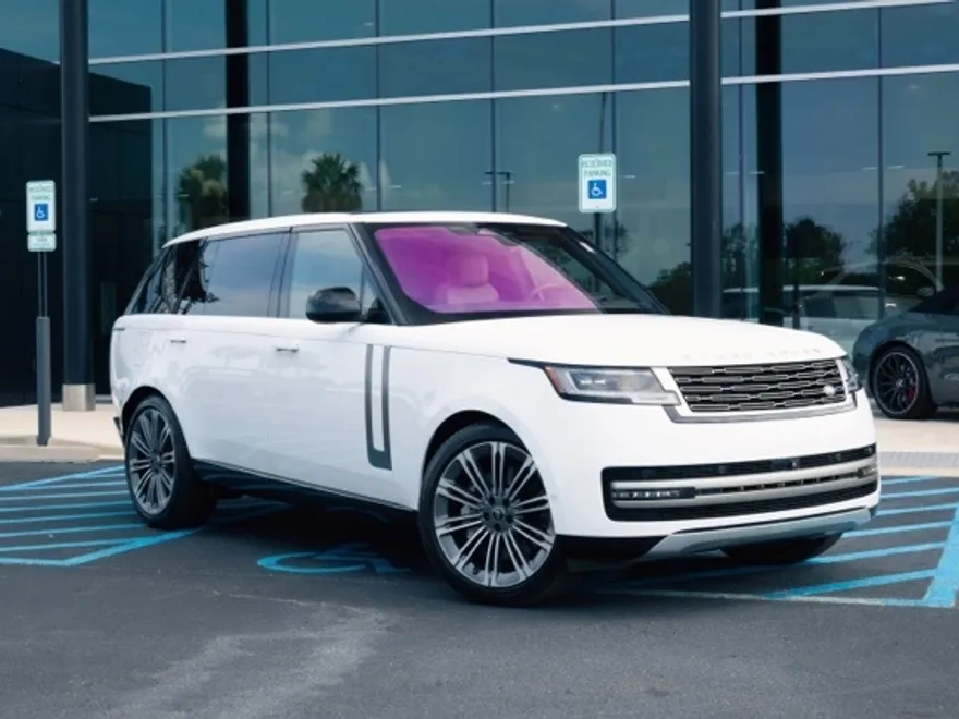 2023 Land Rover Range Rover SE photo 1