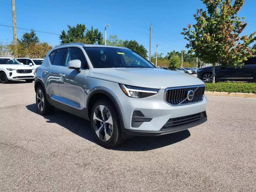 2025 Volvo XC40 Core photo 1