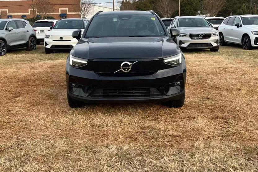 2024 Volvo XC40 Recharge Plus photo 1