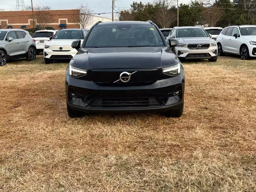 2024 Volvo XC40 Recharge Plus photo 1