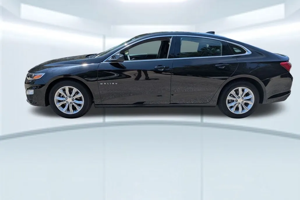 2022 Chevrolet Malibu 1LT photo 1