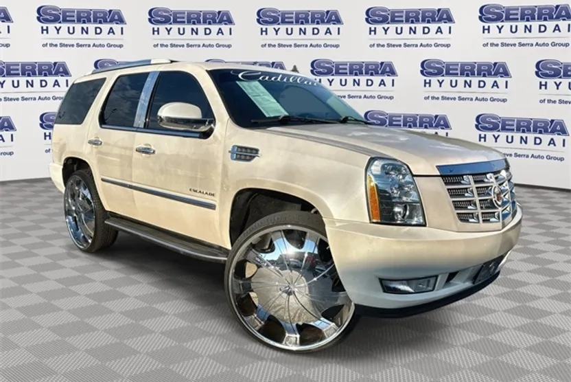 2013 Cadillac Escalade Luxury photo 1