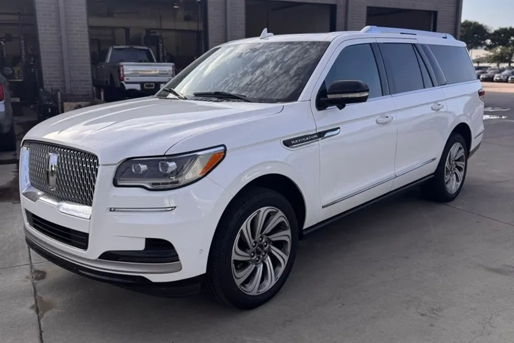 2023 Lincoln Navigator L Reserve photo 1