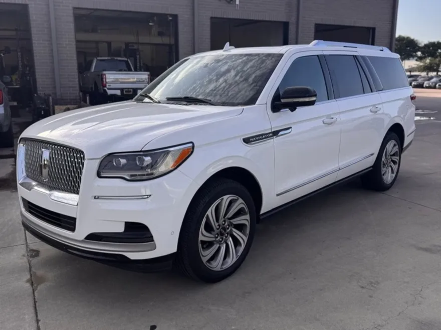 2023 Lincoln Navigator L Reserve photo 1